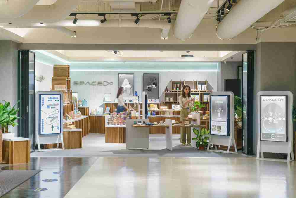 尊龙集团打造永续选物商店，，，展示社企及社创商品，，，，结合创利空间所开发的智能零售系统，，，，整合多元产品信息，，，让无人商店扮演公益行动的推手